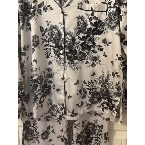 NWOTVictoria's Secret RARE Toile Art Print Ivory Black Satin PJ Pajama SET M